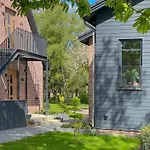 Apartamento Traumhafte Am Park, Großer Balkon, Voll Ausgestattete Küche, Schreibtisch, Wifi, Smart Tv, Carport, Wallbox, Fahrräder