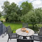 Traumhafte Am Park, Großer Balkon, Voll Ausgestattete Küche, Schreibtisch, Wifi, Smart Tv, Carport, Wallbox, Fahrräder Apartamento *