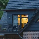 Traumhafte Am Park, Großer Balkon, Voll Ausgestattete Küche, Schreibtisch, Wifi, Smart Tv, Carport, Wallbox, Fahrräder Apartamento