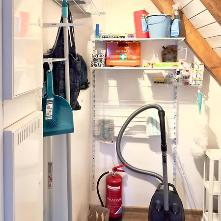 Traumhafte Am Park, Grosser Balkon, Voll Ausgestattete Kueche, Schreibtisch, Wifi, Smart Tv, Carport, Wallbox, Fahrraeder 希舍尔