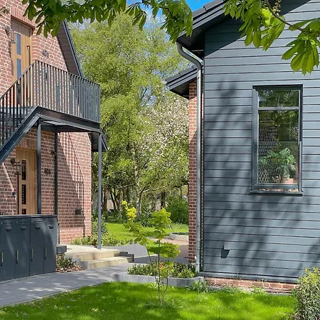 公寓 Traumhafte Am Park, Grosser Balkon, Voll Ausgestattete Kueche, Schreibtisch, Wifi, Smart Tv, Carport, Wallbox, Fahrraeder
