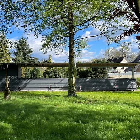 Traumhafte Am Park, Grosser Balkon, Voll Ausgestattete Kueche, Schreibtisch, Wifi, Smart Tv, Carport, Wallbox, Fahrraeder