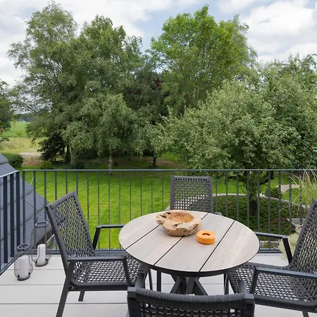 Traumhafte Am Park, Grosser Balkon, Voll Ausgestattete Kueche, Schreibtisch, Wifi, Smart Tv, Carport, Wallbox, Fahrraeder 公寓 *
