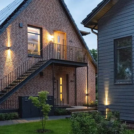 公寓 Traumhafte Am Park, Grosser Balkon, Voll Ausgestattete Kueche, Schreibtisch, Wifi, Smart Tv, Carport, Wallbox, Fahrraeder *