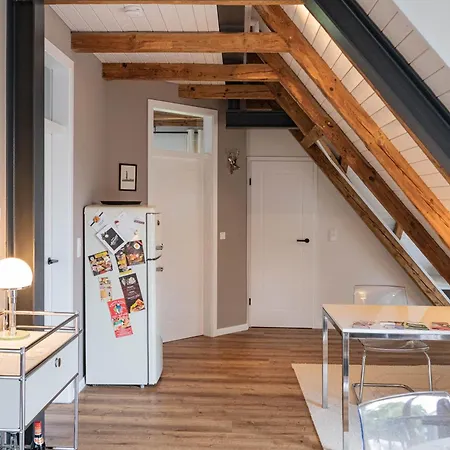 Traumhafte Am Park, Grosser Balkon, Voll Ausgestattete Kueche, Schreibtisch, Wifi, Smart Tv, Carport, Wallbox, Fahrraeder Lägenhet