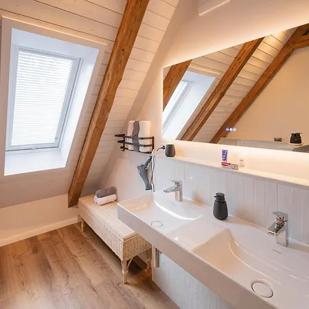 公寓 Traumhafte Am Park, Grosser Balkon, Voll Ausgestattete Kueche, Schreibtisch, Wifi, Smart Tv, Carport, Wallbox, Fahrraeder 希舍尔