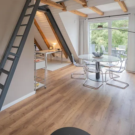 Διαμέρισμα Traumhafte Am Park, Grosser Balkon, Voll Ausgestattete Kueche, Schreibtisch, Wifi, Smart Tv, Carport, Wallbox, Fahrraeder *