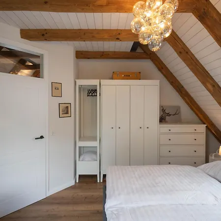 Traumhafte Am Park, Grosser Balkon, Voll Ausgestattete Kueche, Schreibtisch, Wifi, Smart Tv, Carport, Wallbox, Fahrraeder *