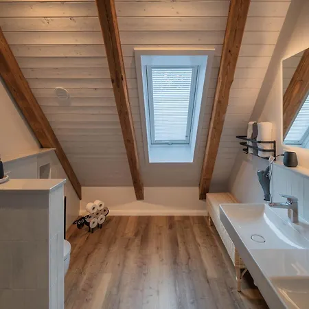 公寓 Traumhafte Am Park, Grosser Balkon, Voll Ausgestattete Kueche, Schreibtisch, Wifi, Smart Tv, Carport, Wallbox, Fahrraeder