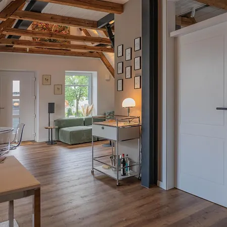 Traumhafte Am Park, Grosser Balkon, Voll Ausgestattete Kueche, Schreibtisch, Wifi, Smart Tv, Carport, Wallbox, Fahrraeder Διαμέρισμα *