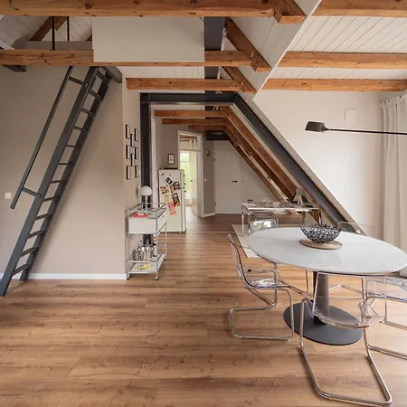Traumhafte Am Park, Grosser Balkon, Voll Ausgestattete Kueche, Schreibtisch, Wifi, Smart Tv, Carport, Wallbox, Fahrraeder 公寓 希舍尔