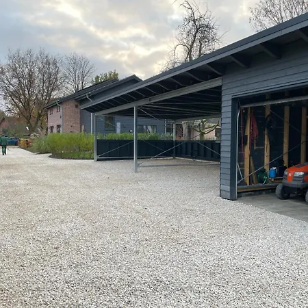 Traumhafte Am Park, Grosser Balkon, Voll Ausgestattete Kueche, Schreibtisch, Wifi, Smart Tv, Carport, Wallbox, Fahrraeder 公寓 *