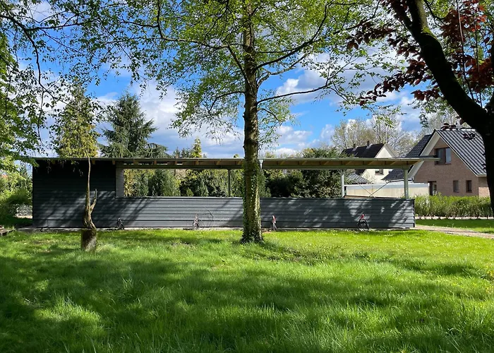 Traumhafte Am Park, Grosser Balkon, Voll Ausgestattete Kueche, Schreibtisch, Wifi, Smart Tv, Carport, Wallbox, Fahrraeder