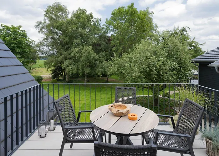 Traumhafte Am Park, Großer Balkon, Voll Ausgestattete Küche, Schreibtisch, Wifi, Smart Tv, Carport, Wallbox, Fahrräder Apartamento *