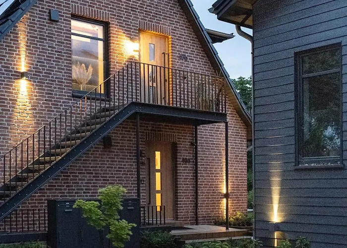 Διαμέρισμα Traumhafte Am Park, Grosser Balkon, Voll Ausgestattete Kueche, Schreibtisch, Wifi, Smart Tv, Carport, Wallbox, Fahrraeder *