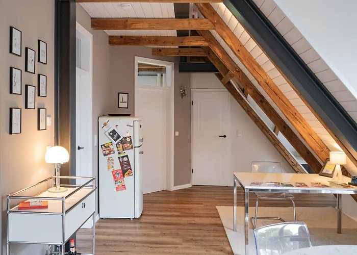 Traumhafte Am Park, Grosser Balkon, Voll Ausgestattete Kueche, Schreibtisch, Wifi, Smart Tv, Carport, Wallbox, Fahrraeder Διαμέρισμα