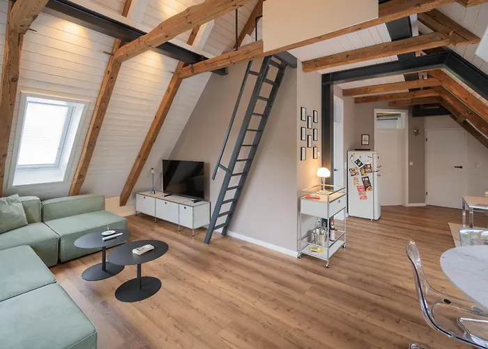 Traumhafte Am Park, Grosser Balkon, Voll Ausgestattete Kueche, Schreibtisch, Wifi, Smart Tv, Carport, Wallbox, Fahrraeder Διαμέρισμα Scheessel