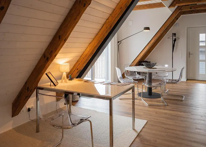 Traumhafte Am Park, Grosser Balkon, Voll Ausgestattete Kueche, Schreibtisch, Wifi, Smart Tv, Carport, Wallbox, Fahrraeder Διαμέρισμα