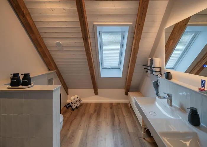 Apartamento Traumhafte Am Park, Großer Balkon, Voll Ausgestattete Küche, Schreibtisch, Wifi, Smart Tv, Carport, Wallbox, Fahrräder