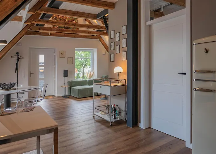 Traumhafte Am Park, Großer Balkon, Voll Ausgestattete Küche, Schreibtisch, Wifi, Smart Tv, Carport, Wallbox, Fahrräder Apartamento *