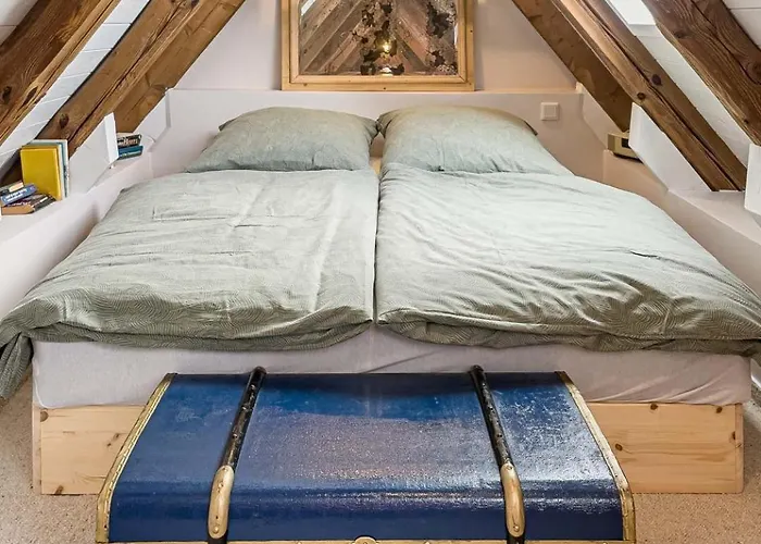 Traumhafte Am Park, Grosser Balkon, Voll Ausgestattete Kueche, Schreibtisch, Wifi, Smart Tv, Carport, Wallbox, Fahrraeder